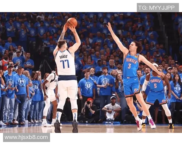 勇士与雷霆激战正酣视频直播带你感受篮球魅力与激情瞬间